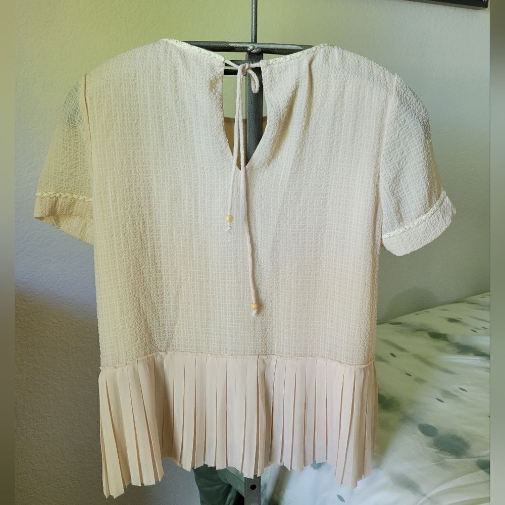 Carolina Belle pleated book top - Picture 6 of 11